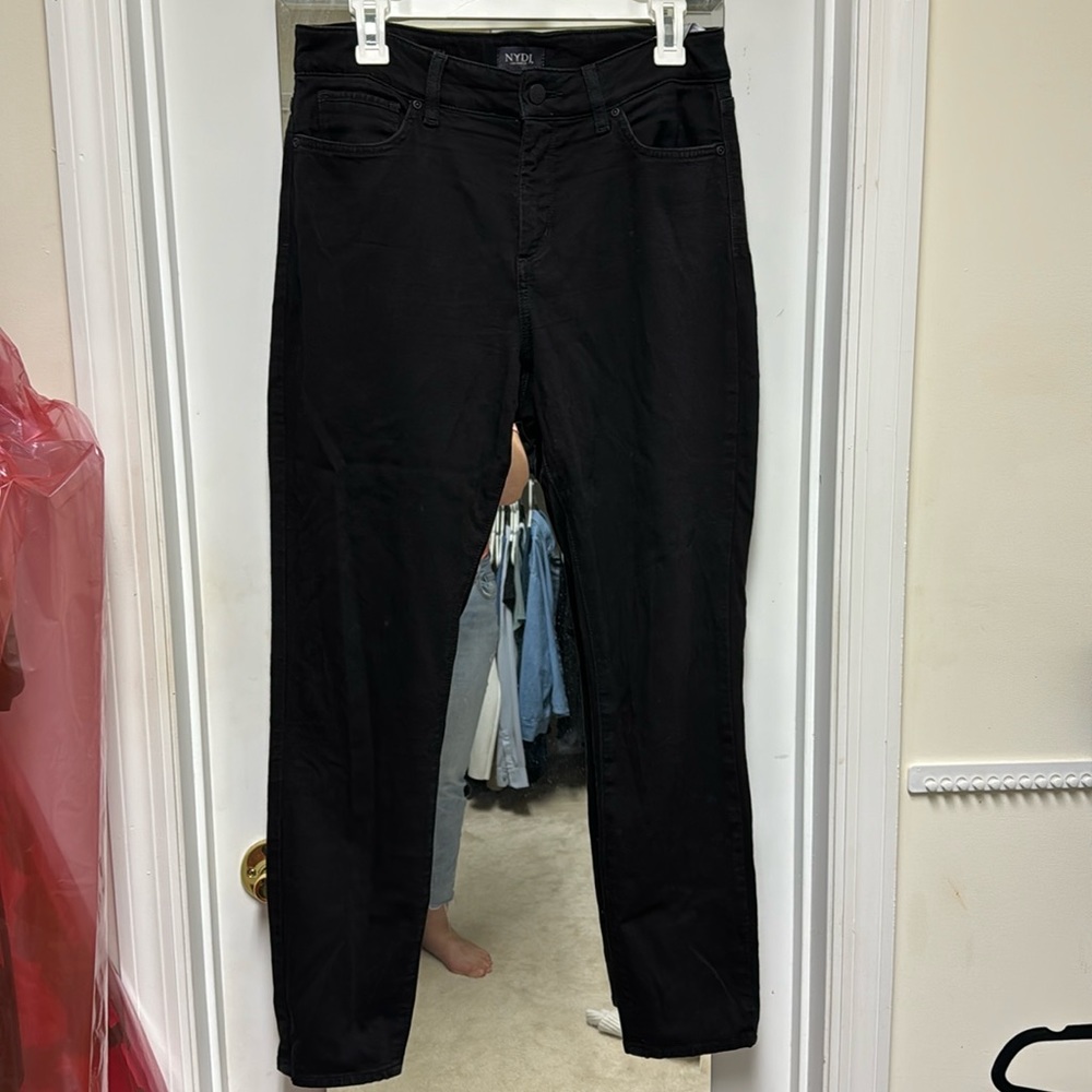 NYDJ black skinny legging jean